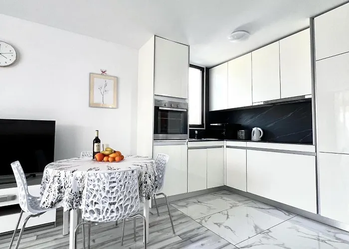 Modern Americas Troya * Costa Adeje (Tenerife)